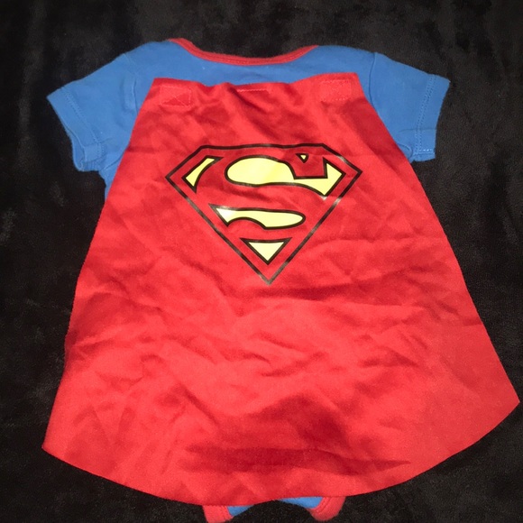 Superman Onsie 0-3 months with cape - Picture 5 of 7